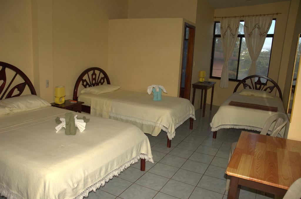Hostal La Isla Del Descanso Puerto Villamil Εξωτερικό φωτογραφία