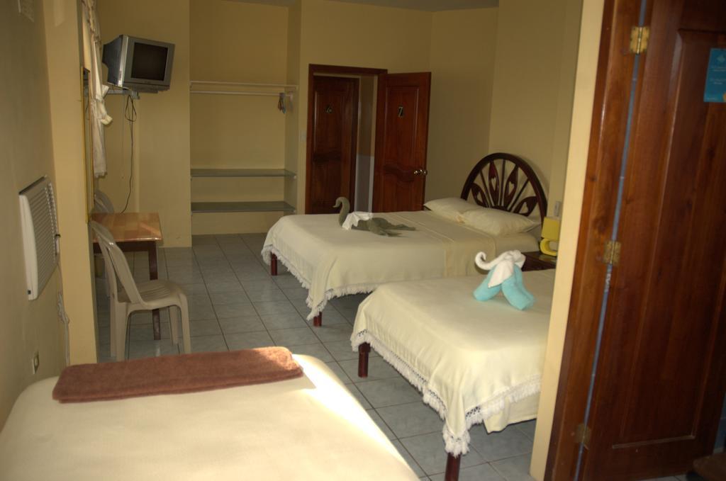 Hostal La Isla Del Descanso Puerto Villamil Εξωτερικό φωτογραφία