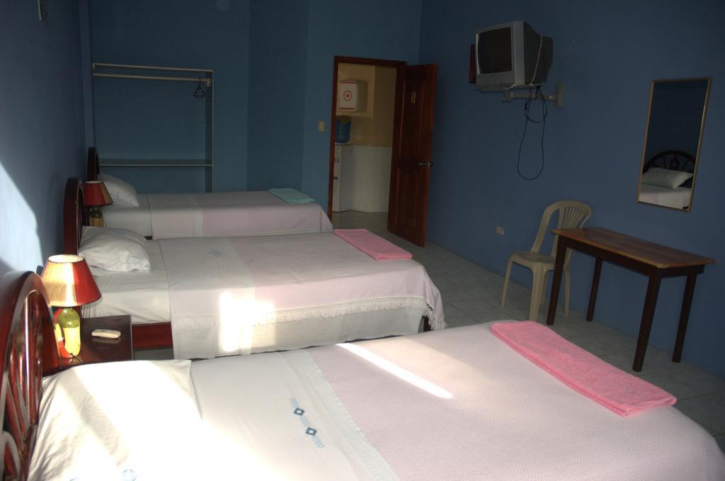 Hostal La Isla Del Descanso Puerto Villamil Εξωτερικό φωτογραφία