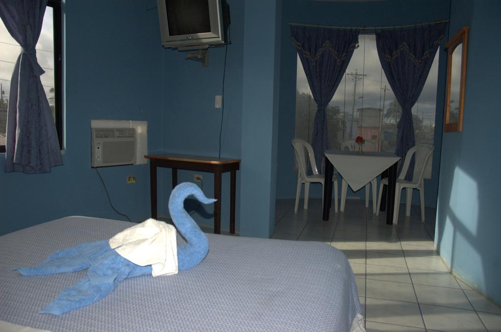 Hostal La Isla Del Descanso Puerto Villamil Εξωτερικό φωτογραφία