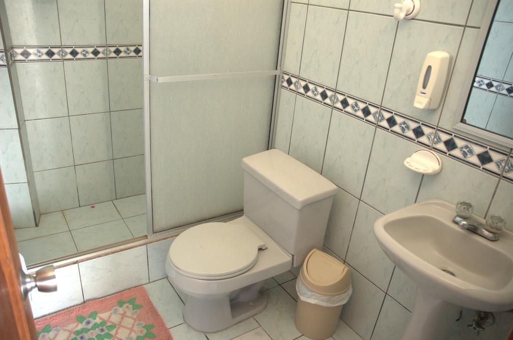 Hostal La Isla Del Descanso Puerto Villamil Εξωτερικό φωτογραφία