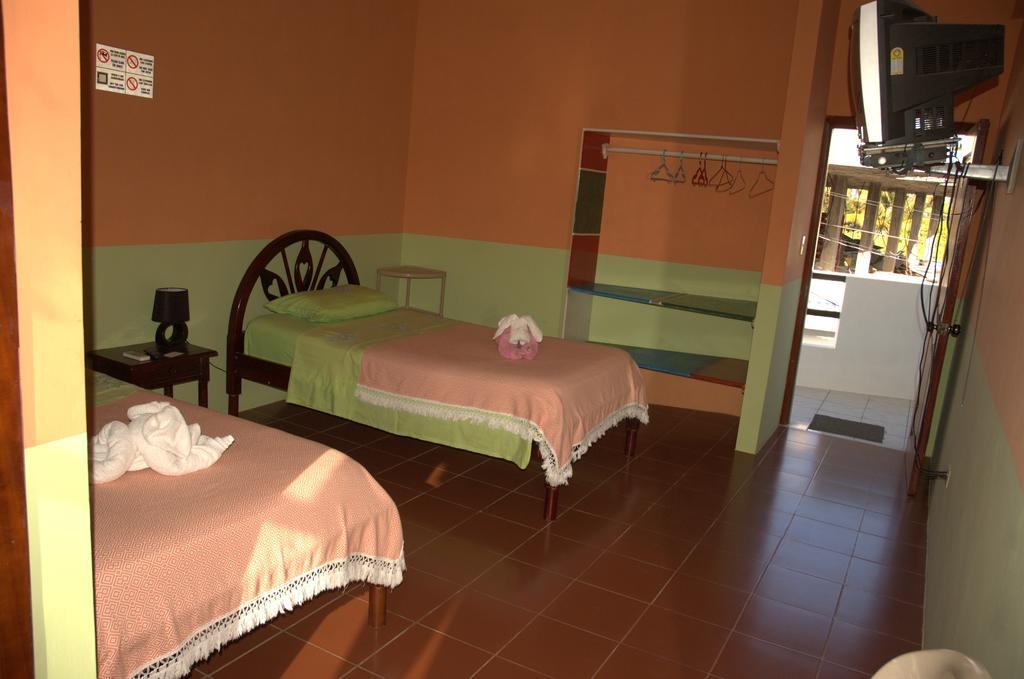 Hostal La Isla Del Descanso Puerto Villamil Εξωτερικό φωτογραφία