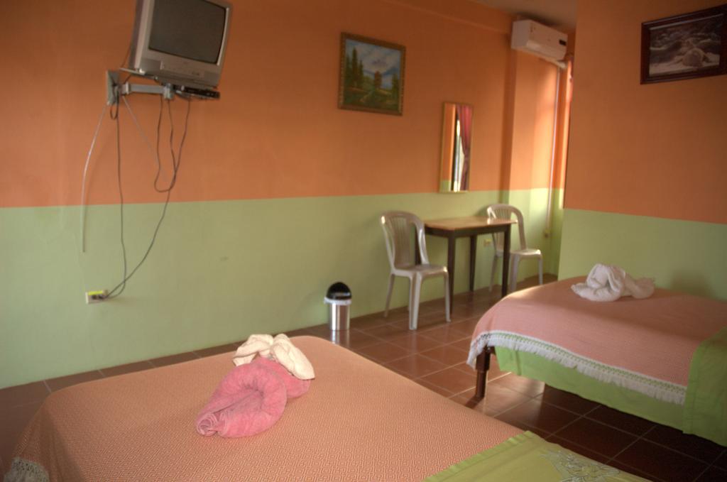 Hostal La Isla Del Descanso Puerto Villamil Εξωτερικό φωτογραφία