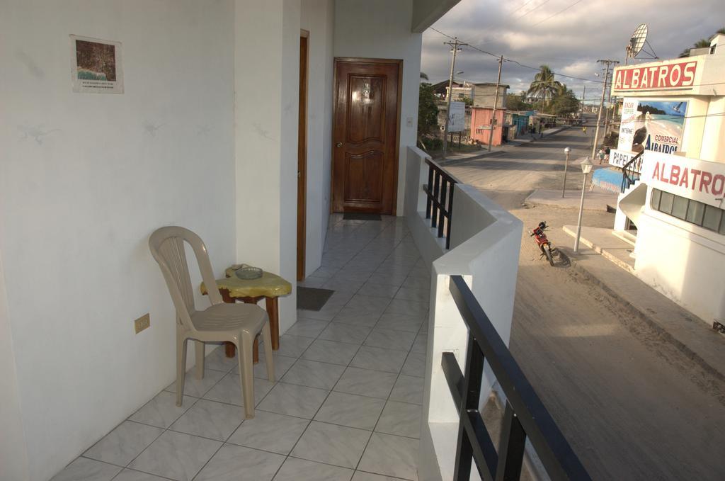 Hostal La Isla Del Descanso Puerto Villamil Εξωτερικό φωτογραφία
