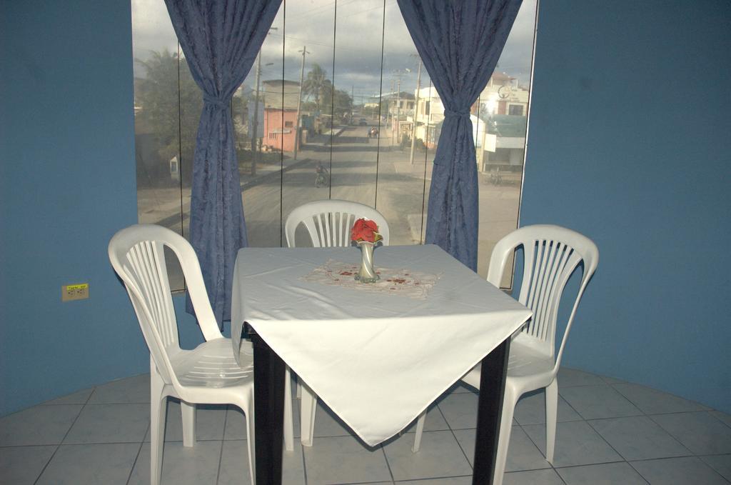 Hostal La Isla Del Descanso Puerto Villamil Εξωτερικό φωτογραφία