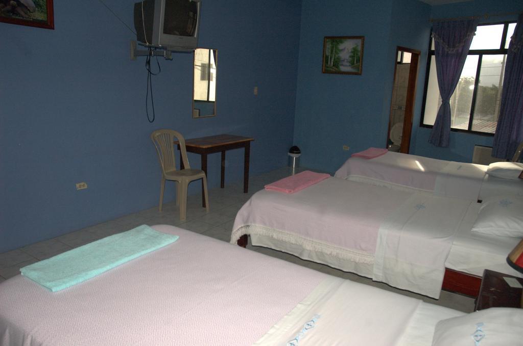 Hostal La Isla Del Descanso Puerto Villamil Εξωτερικό φωτογραφία