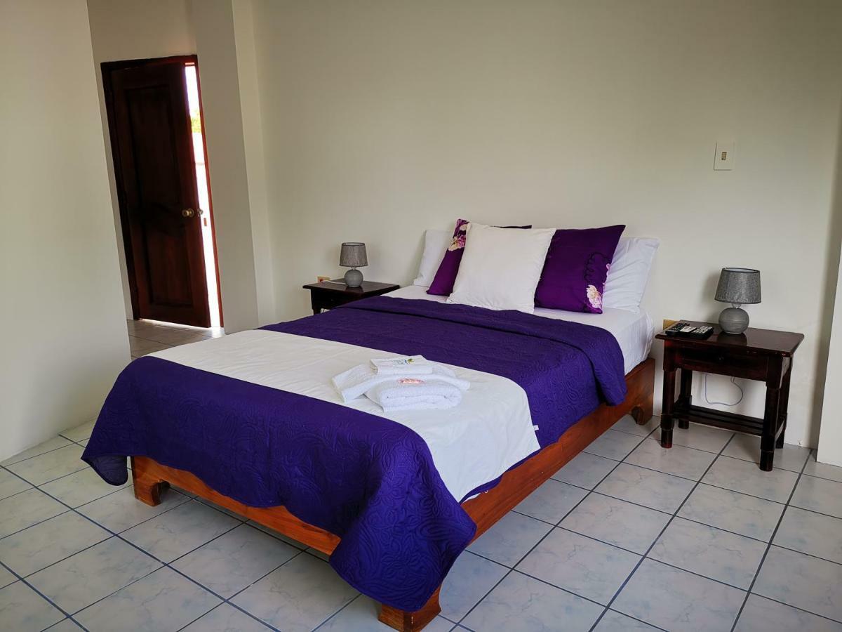 Hostal La Isla Del Descanso Puerto Villamil Εξωτερικό φωτογραφία