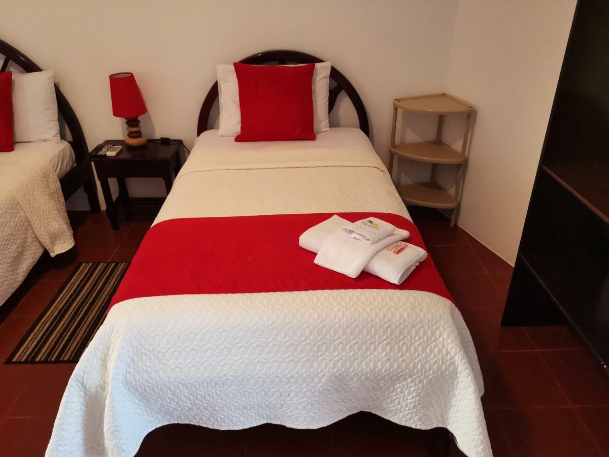 Hostal La Isla Del Descanso Puerto Villamil Εξωτερικό φωτογραφία