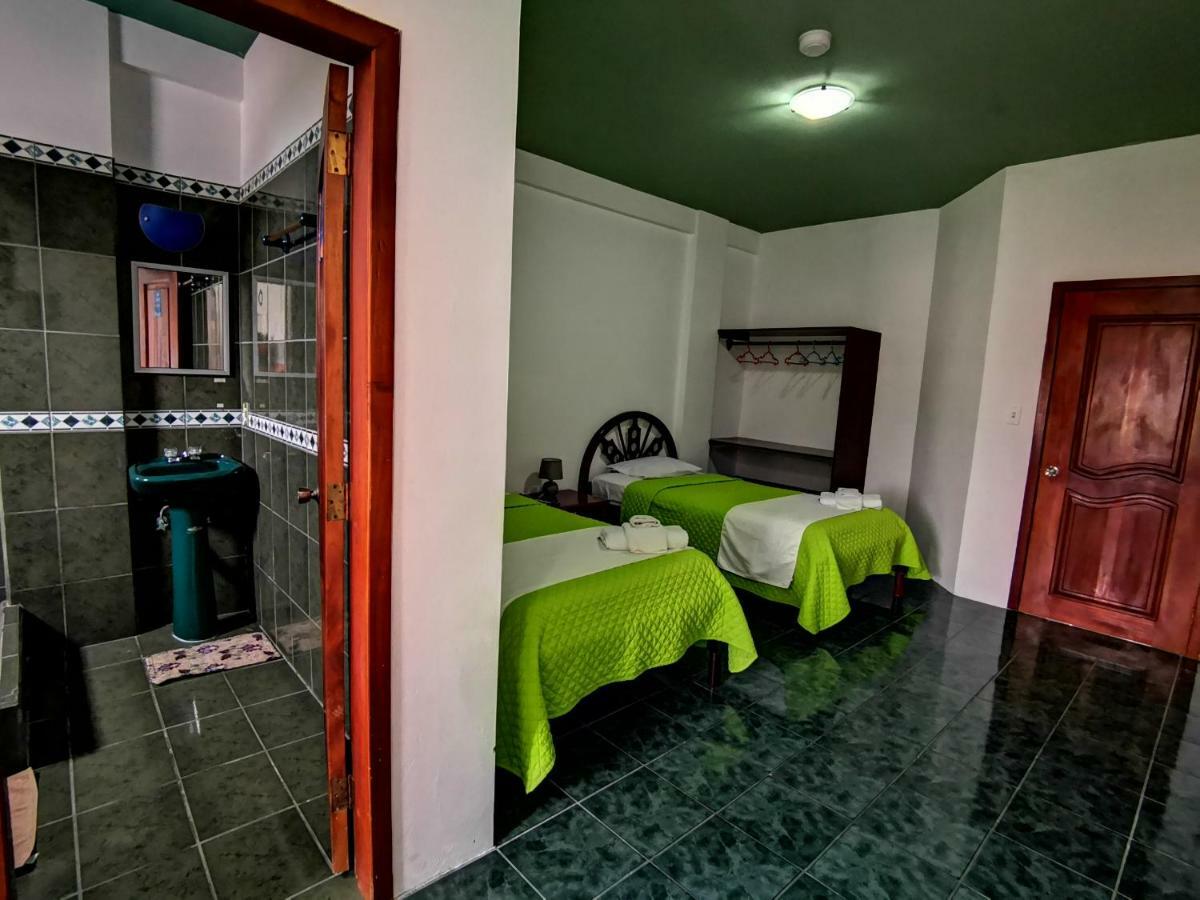 Hostal La Isla Del Descanso Puerto Villamil Εξωτερικό φωτογραφία
